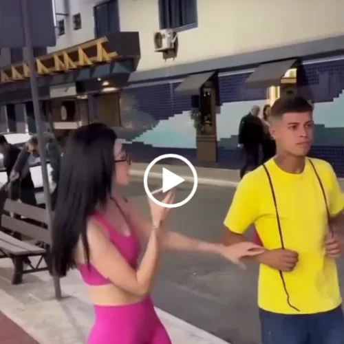 Porque é sempre uma mina com roupa rosa de academia?