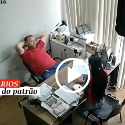 Cinco secretárias e um escritório onde ninguém trabalha direito